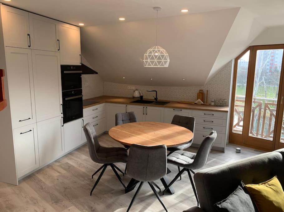 Luxusny Pri Jazere - Free Parking Apartmán